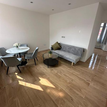Central & Cozy 3Br Apt - High Chair - Free Parking Londres Exterior foto